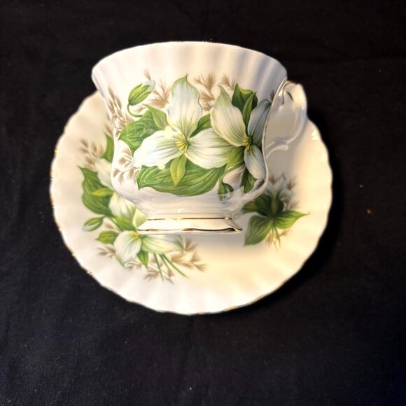 Royal Albert Bone China Cup and Saucer - Trillium - Picture 1 of 4